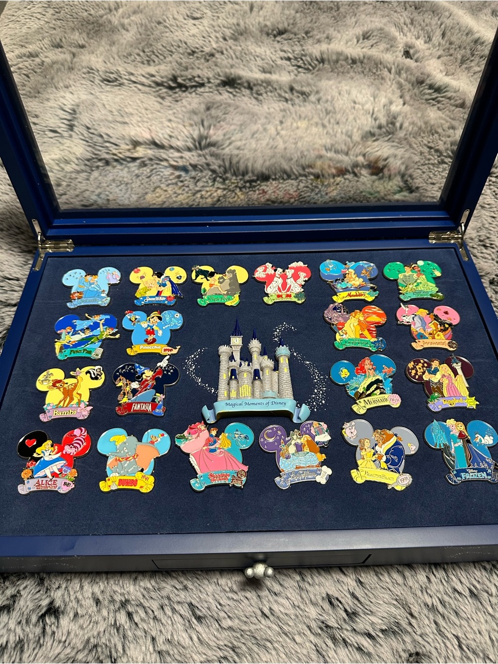 Bradford Exchange Magical Moments of Disney 20 Pin Collection/Display Case 2017